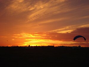 Roter Sonnenuntergang Tempelhofer Feld