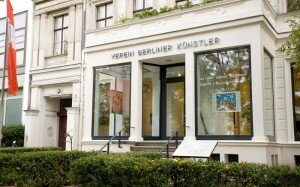 Vereinshaus - Schaufenster der Galerieräume